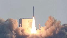 100kg 위성 우주로…'고체연료' 발사체 시험발사 성공