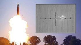 군, 북 미사일 폭발 영상 공개…비틀거리며 산산조각