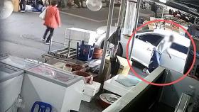 골목 돌진, 후진하다 '쾅'…고령자 면허 반납 여전히 저조