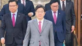 여, 헌재 행진 · 릴레이 시위…장외 여론전 집중