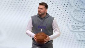 NBA 돈치치, 묘기 같은 슛…연습도 백발백중