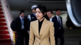 김 여사 휴대전화 잠금 못 푼 검찰…수행비서도 '최신폰'