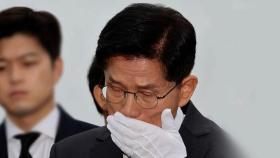 5·18 묘지 참배하던 김문수…'수감 선배' 묘 앞에서 눈물