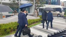 청사 줄줄이 빠져나온 검찰…
