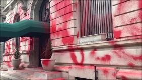 뉴욕 주재 러시아영사관, 붉은색 페인트 공격 받아
