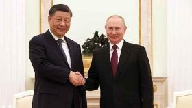 푸틴 만난 시진핑…비공식 회담서 '밀착' 과시