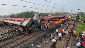 인도서 열차 충돌 '참사'…