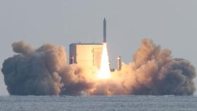 軍, 민간위성 탑재 '고체연료 우주발사체' 발사 성공