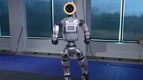 현대차, 인간형 로봇 '아틀라스' 공개하자…머스크 