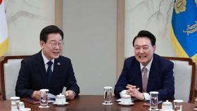 尹 대통령-이재명 대표 첫 회담…대통령실서 진행 중