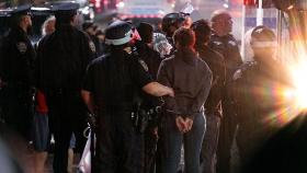 美경찰, '반전시위' 컬럼비아대 강경진압…백악관 