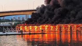 밴쿠버 건물 화재 철교로 옮겨 붙어 '활활'…연기에 교통 마비