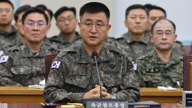 흔들리는 軍 기강…육참총장, '합참 벙커' 구조 설명하다 제지당해