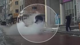 [단독] 폭탄 터지듯 맨홀 뚜껑이 '펑'…주변 2시간 정전