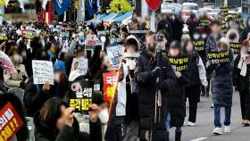 긴장감 감도는 광주 '금남로'…15일 120m 간격 두고 탄핵 찬반 집회