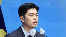 국민의힘, 새 비대위원장에 '90년생' 김용태…중진들 