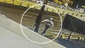 가짜 신분증 들통나자 빠르게 '줄행랑'…복서 출신 경찰관에 잡힌 불법 체류자