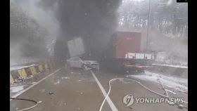때늦은 2월 '기습 폭설'…도로·공항·뱃길 '아수라장'