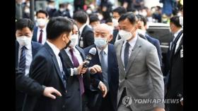 전두환 재판 시작…13개월 만에 피고인 신분 광주 법정 출석