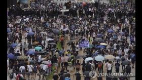 '홍콩보안법' 반대 격렬 시위…홍콩 경찰, 최루탄·물대포 쏴(종합)