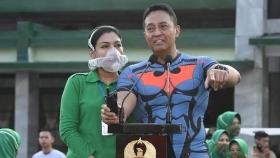 인도네시아 육군 참모총장, '200만원 마스크' 착용 아내로 뭇매