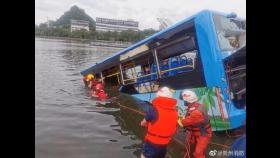 중국 '가오카오' 보러가던 수험생 5명 버스 추락해 숨져
