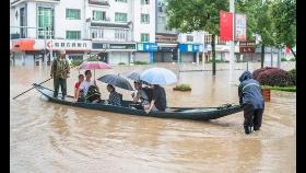 '도로에서 차 대신 배'…中물폭탄에 이재민 900여만명