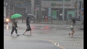 부산 호우경보…돌풍 동반 많은 비