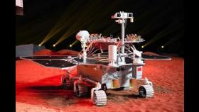 '우주굴기' 중국, 첫 화성탐사 차량 공개…미국에 도전