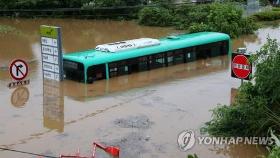 비 피해 '엎친 데 덮쳐'…사망 16명으로 늘고 접경지 2천명 대피