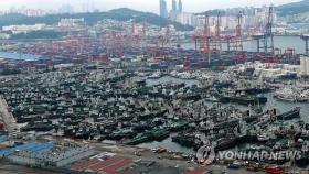 태풍 하이선 북상…부산항 가동 중단·선박 600여척 피항