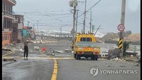 간판 행인 덮치고 벽돌에 차 폭삭…하이선에 쑥대밭된 부산(종합2보)