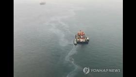 석유공사 해상 원유이송시설서 기름 유출…해안가도 피해(종합)