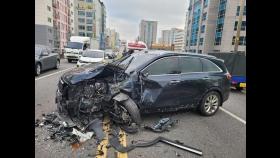 인천 고가도로서 화물차-SUV 충돌…60대 운전자 부상