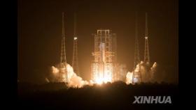 중국, '달 샘플 채취 후 복귀 임무' 창어 5호 발사 성공(종합)