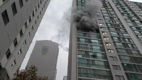 부산 금정구 아파트 12층서 화재…1명 사망·12명 연기흡입(종합2보)