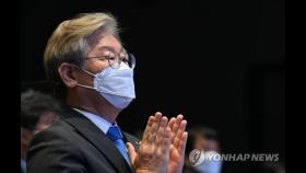 돌아온 이재명, 연일 '소신행보'…정책차별화로 승부?