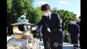 이준석, 역대 대통령 묘역 참배…