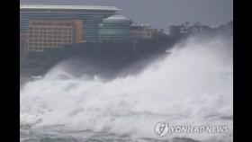 태풍 '찬투' 제주 최근접…시간당 71.7㎜ 폭우에 곳곳 침수(종합)