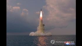 북한, 잠수함서 신형 SLBM 쐈다…