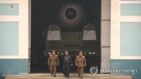 북, ICBM 화성-17형 등 3발 섞어쐈다…한미, 미사일 대응사격