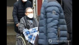 이명박 전 대통령, 수감중 변호사 접견 577회…이틀에 한 번꼴