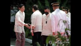 마르코스, 필리핀 대통령 취임…독재자 일가 36년만에 '재등장'