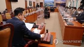 野, 국토위 소위서 '안전운임제' 3년 연장안 단독 의결