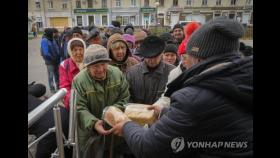 러 진격 코앞이라는데…포화 속에 남겨진 우크라 노인들