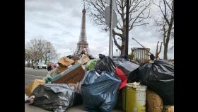 [르포] 쓰레기에 뒤덮인 파리…치우는 사람들, 그리고 방해하는 사람들