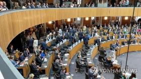 '중립국' 오스트리아 극우 의원들, 젤렌스키 화상연설 보이콧