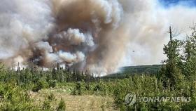 '사상 최악 산불 피해' 캐나다에 외국 지원 이어져