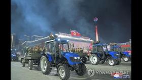 전략무기 대신에 트랙터·트럭…ICBM 없는 '민방위 열병식'