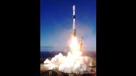 한국 첫 정찰위성 탑재 우주발사체 '팰컨9' 발사